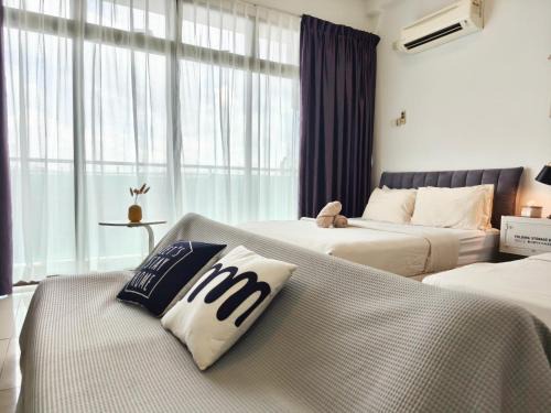 Taman Mount Austin Apartamento | Palazio Mount Austin studio with Balcony 4 plus 1pax with TV box 5mins AEON 3a06