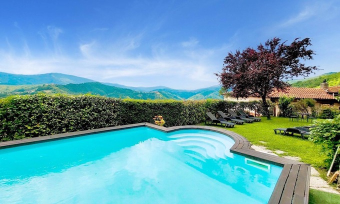 Mologno Villa | Palazzo Pasquini, impresionantes vistas, piscina privada, WIFI, ¡opción de chef!