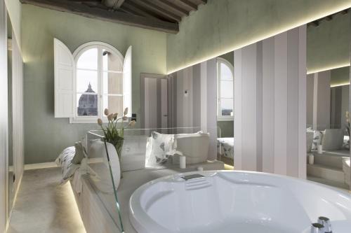 Sant' Ambrogio Apartamento | Palazzo dei Ciompi Suites