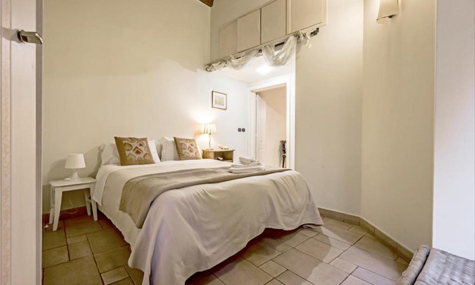 Rione VII Regola Apartamento | Palazzo Farnese Historical Home