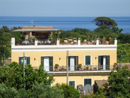 Scillichenti Cama Y Desayuno | Palazzo Giovanni bed and breakfast