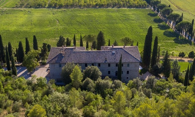Corciano Villa | Palazzo Grande: Luxury and History in Umbria