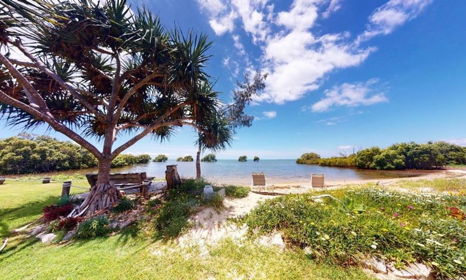 Beachmere Casa | Palazzo on the Beach - Beachmere