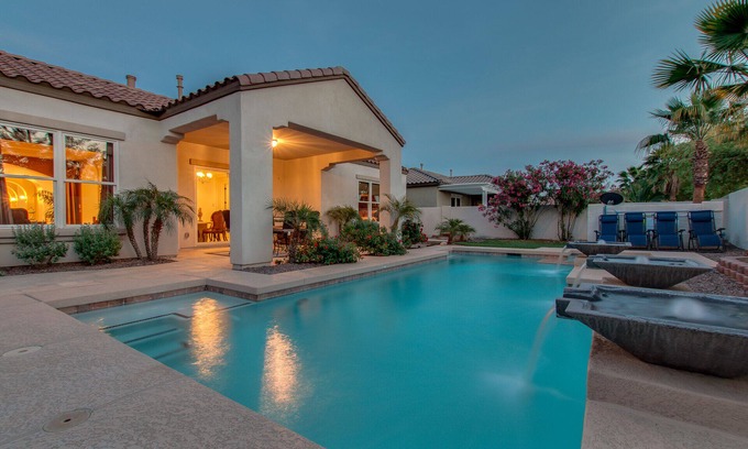 Waddell Casa | ~ PALAZZO ~ PISCINA CLIMATIZADA Y SPA ~ VERDADERO 13 CAMAS ~ ESTADIOS DE SORPRESA Y GOODYEAR, TENIS, GOLF!
