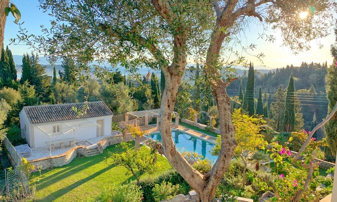 Corfu Villa | Paleopetres La Chataîgne - gran piscina privada - vistas al mar - total privacidad -