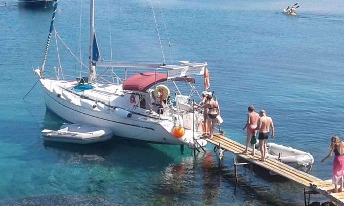 Argostoli Town Alquiler De Eote | PALIRIA Bavaria cruiser 34 tiene capacidad para 8 personas. 3 camarotes y 1 baño.
