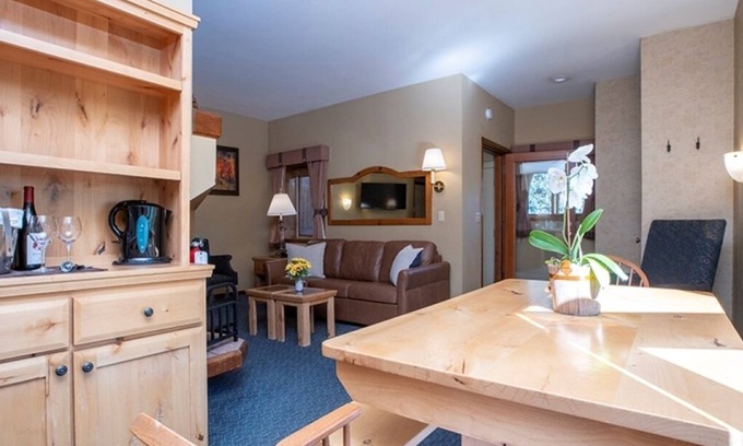 Olympic Valley Apartamento | Palisades Tahoe Rental at Olympic Village Inn - Deluxe Bedroom Suite