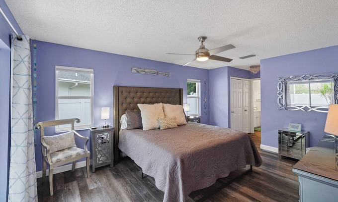Sarasota Casa | Palm Aire Golf Course home in Sarasota near Benderson Park, UTC and beaches.