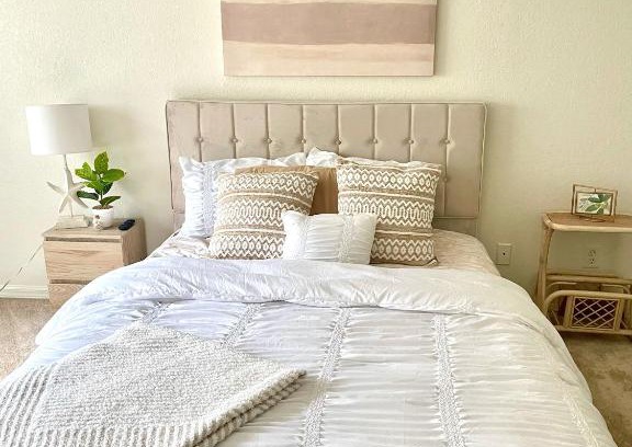 Interchange Square Apartamento | Palm Bay Apartment - 5 minutes to Beach!