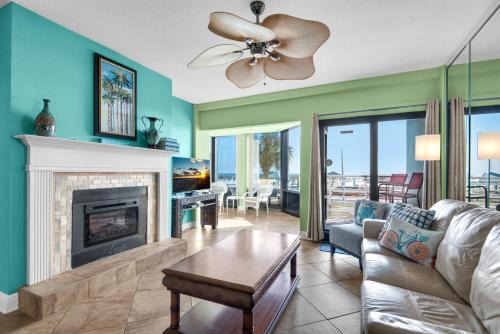 Pensacola Beach Casa | Palm Beach Club 4-127 Parrot-dise Palms