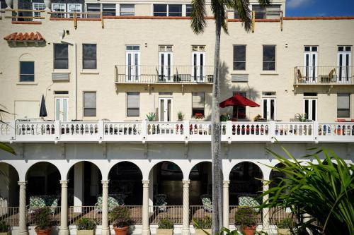 Palm Beach - West Palm Beach Hotel | Palm Beach Hotel with Juliette Balconies! 2 blocks from beach! Historic Landmark