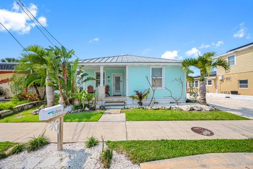 Sunset Reef Casa | Palm Cottage- Escape to Paradise, steps from the beach!