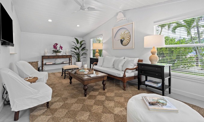 Longbeach Village Casa | Palm Cottage: House on Longboat Key by RVA