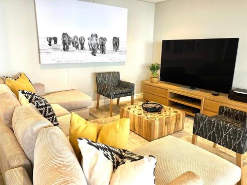 Ballito Apartamento | Palm Cove - 3 Ilanga, Simbithi Eco Estate - Infinity Pool with 180' Sea View, Min 7 Night stay