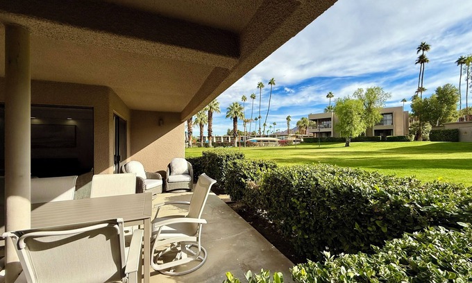 Palm Desert Condominio | Palm Desert 2BR Condo at Shadow Mountain! Pools, Golf, Walk to El Paseo