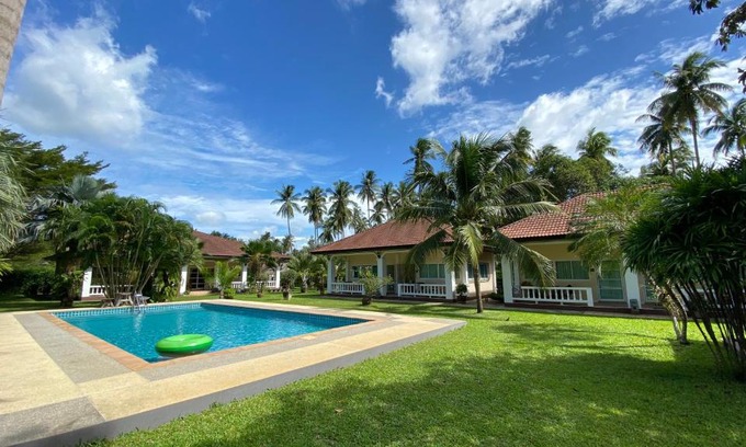 Phongprasan Casa | Palm Gardens Resort, Bang Saphan