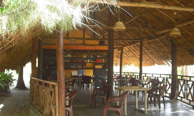 Pottuvil Division 2 Hotel | Palm Grove Holiday Inn