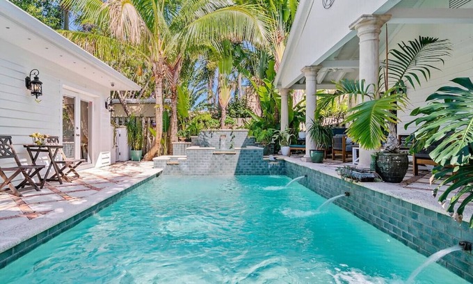 Old Northwood Historic District Casa | Palm House - Pool, Hot Tub, Mins to DT + Beach