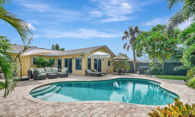 Country Club Park Casa | Palm Jungle House