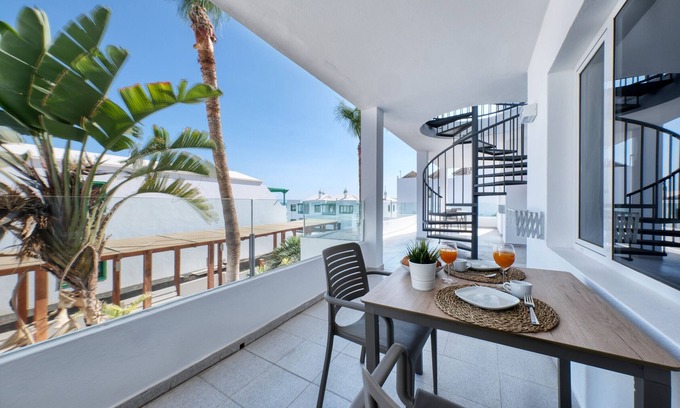 Puerto del Carmen Chalet De Esquí | Oasis de Palmeras - 1 dormitorio, cerca de la playa, wifi con fibra