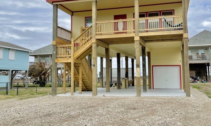 Port Bolivar Casa | Palm Paradise 3 Bedroom Home by Redawning