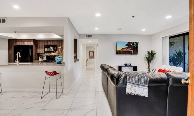Racquet Club Estates Condominio | Palm Springs 2-bedroom, 2 Bath Ground Floor condo. Garage. Pool, Hot Tub, Tennis