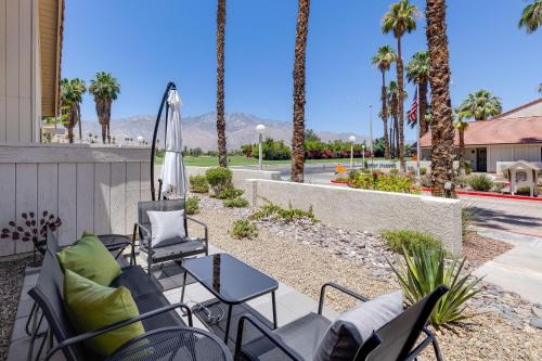 Palm Springs Apartamento | Palm Springs Abode with Pool Access, Near Golfing