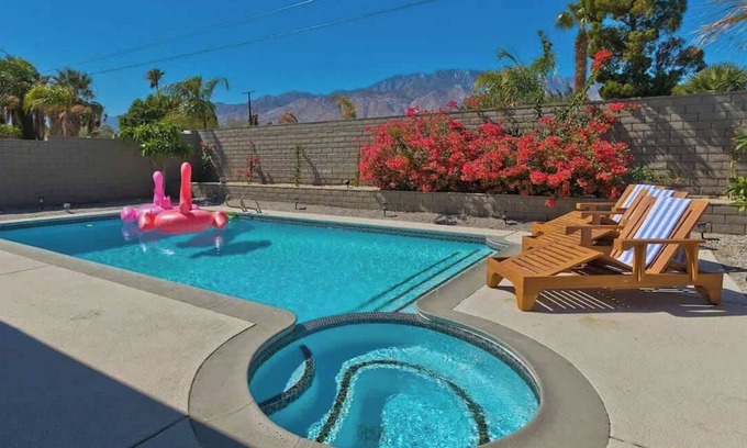 Racquet Club South Casa | Palm Springs Adobe Pool Home