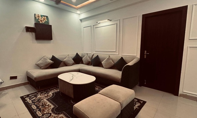 Ghaziabad Apartamento | Palm Stays: 2BHK Fully furnished Apartment In Raj Nagar Extension Ghaziabad