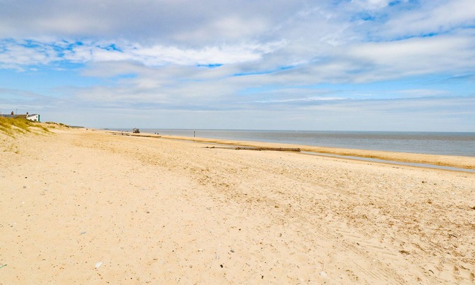 Caister-on-Sea Cabaña | PALM TREE COTTAGE, pet friendly, with open fire in Caister-On-Sea