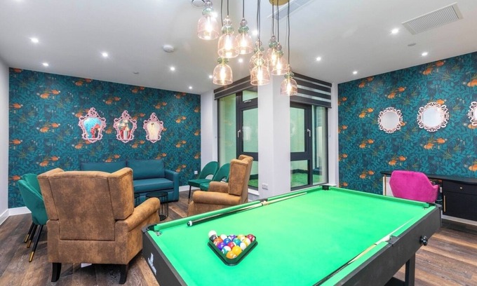 London Borough of Bromley Apartamento | Palm Tree House | Hollywood Glam