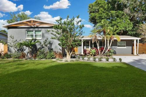 Tampa Casa | Palm Tree Paradise Tampa Pool Home