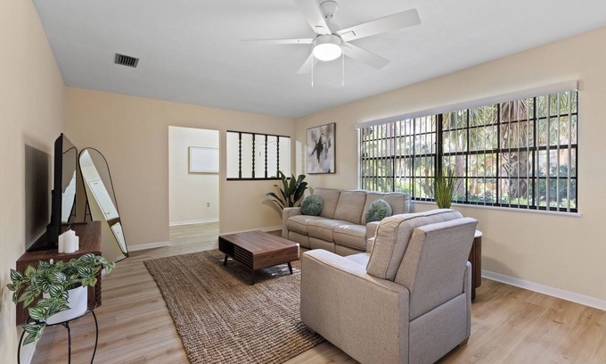 Gainesville Casa | Palm Tree Paradise minutes from UF