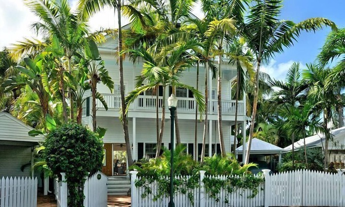 Truman Annex Casa | Palmeras Ocean Breeze Key West FL