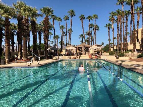 Palm Desert Casa | Palm Valley Country Club, Pickleball, Tennis, Gym, Clubhouse, Swimming Pools, Lux, Spac 2 Bdrms Den 2 Ba