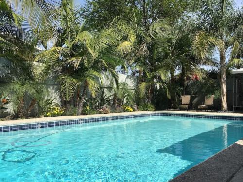 Southwest Anaheim Casa | Palm Villa Disneyland Pool 4 Bedroom 3 Bath HotTub