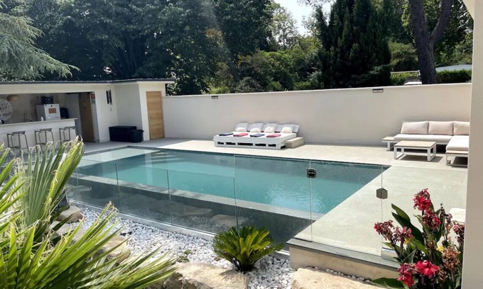 Bagnols-sur-Ceze Apartamento | Palma + pool + jacuzzi