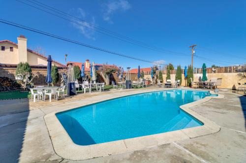 Palmdale Casa | Palmdale Family Home with Private Pool and Backyard