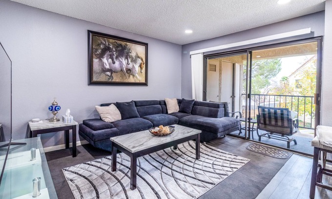 Palmdale Condominio | Palmdale Prime : Pool & Comfort