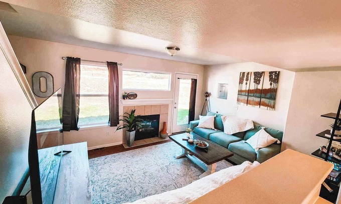 Palmer Lake Casa | Palmer Lake near AF Academy Pet Friendly King Bed 4 TVs