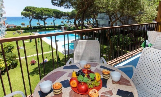 Blanes Apartamento | Palmeras by Interhome