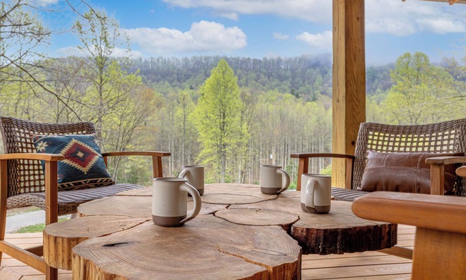Saluda Casa | Palmetto Trailside Retreat