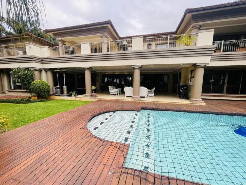 La Lucia Casa | Palms On Byrne