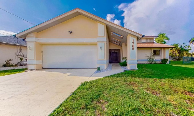 Caloosahatchee Casa | Palms on the Canal