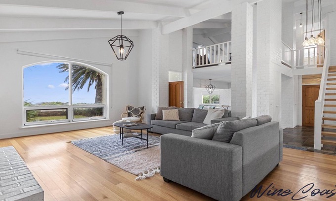 Sellicks Beach Casa | Palms on The Esplanade by Wine Coast Holidays - This well-appointed seafront home offers everything a family (or two ) could conceivably want for your next coastal getaway.