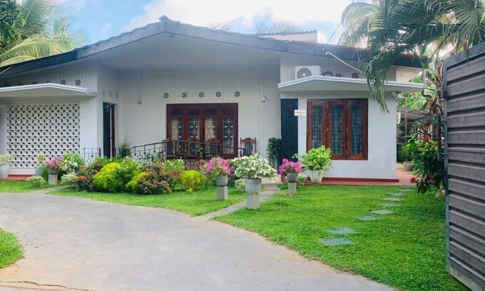 Kochchikade Casa | Palmwood Cottages with Private Kitchen Near Airport
