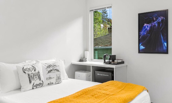 North Queen Anne Casa | Palpatine Sith Lord Suite