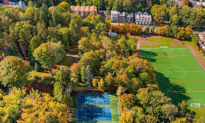 North Queen Anne Casa | Palpatine Sith Lord Suite