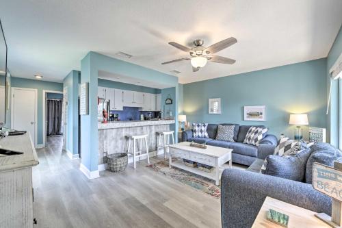 Holiday Beach Apartamento | Panama City Condo with Balcony and Pool, Walk to Beach