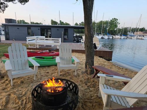 Forked River Alquiler De Eote | Panama Float Home Riverfront Fire Pit